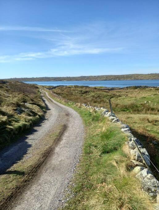 Radharc An Chuain 2 Bedroom Holiday Home Galway Esterno foto